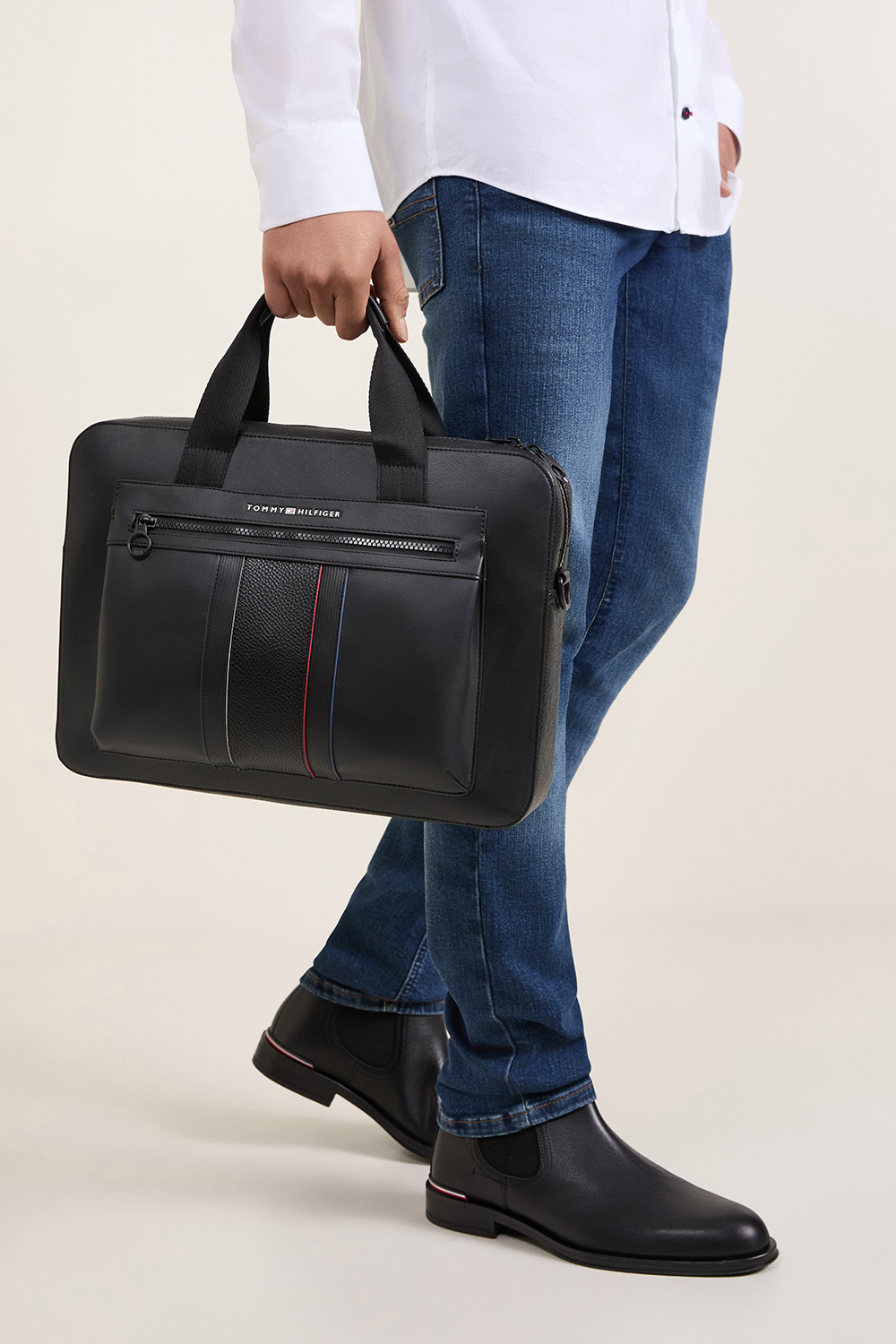 תמונת כל הלוק של תיק ללפטופ